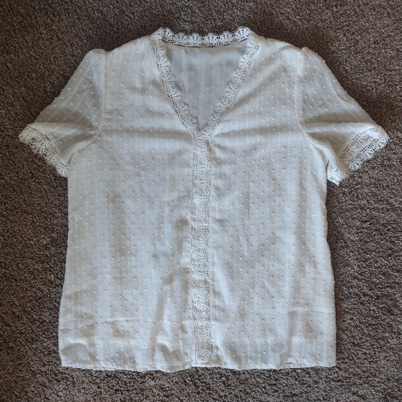 Elegant Ivory Lace Trim Top Large - Picture 2 of 12